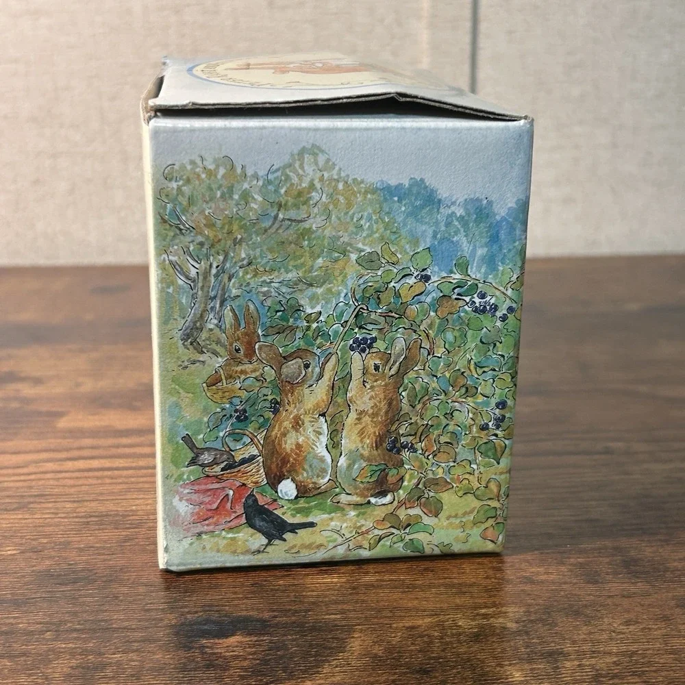 VTG Peter Rabbit New in the Box Vinyl Bib Two-Handled Plastic Sippy Cup Set Eden